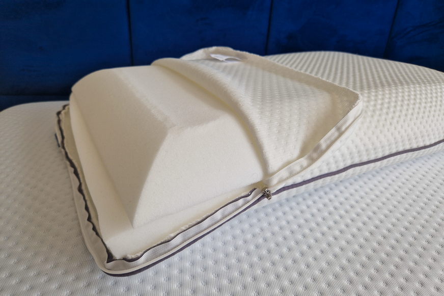 emma pillow unzipped
